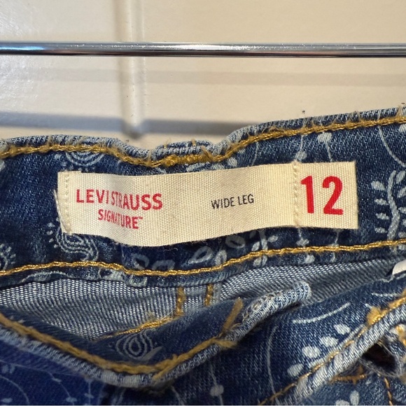 Levi's Denim Wide Leg Jeans with White Floral Boho Pattern - Picture 2 of 9